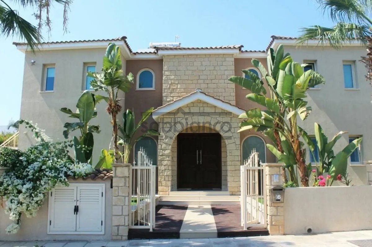 Villa for sale 370 m² in Agio Theodoros In The Center Of Paphos District, Paphos, Cyprus