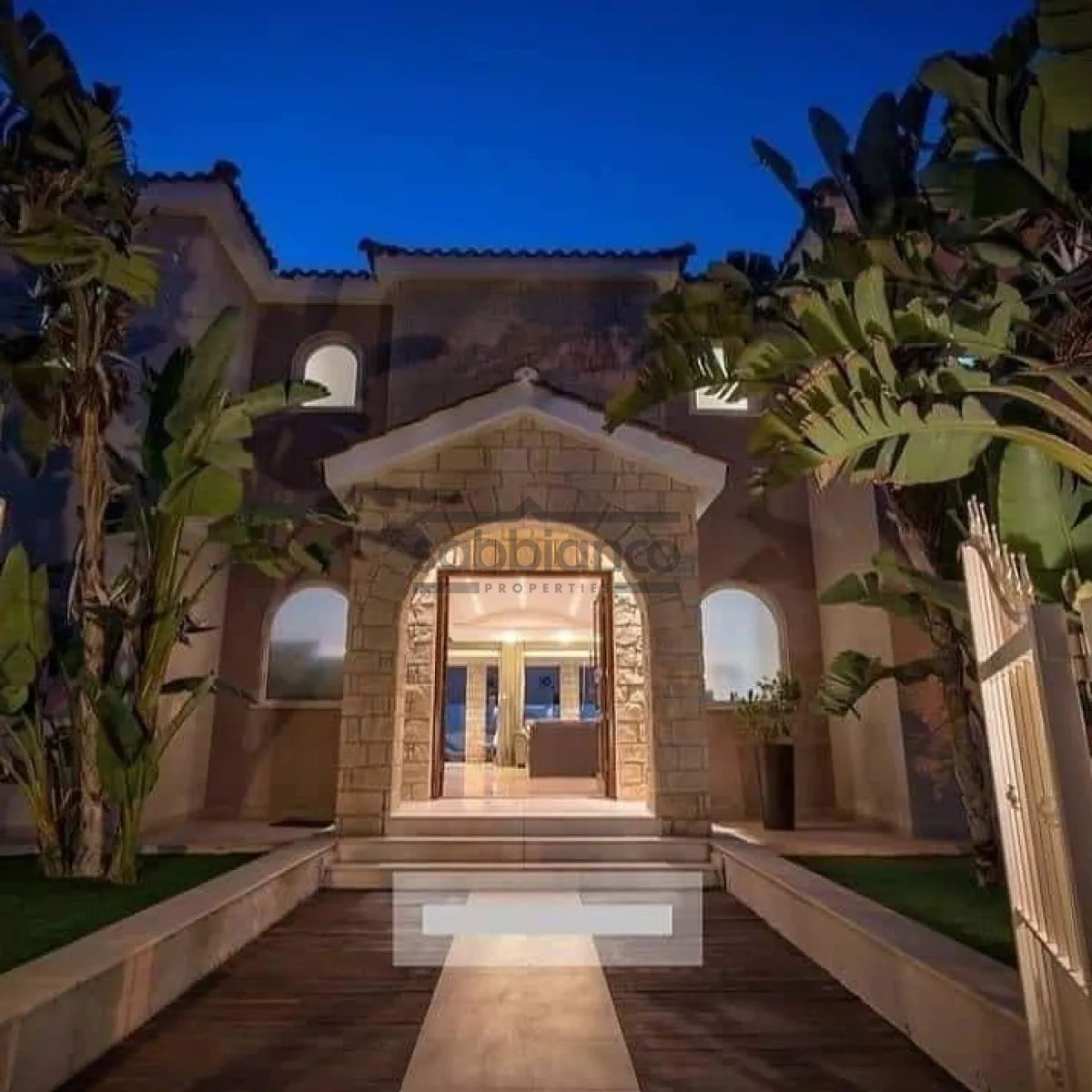 Villa for sale 370 m² in Agio Theodoros In The Center Of Paphos District, Paphos, Cyprus